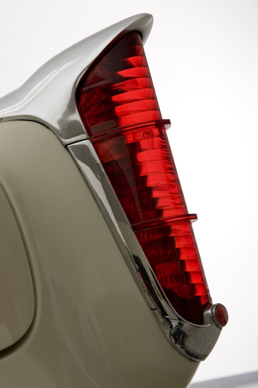 Детали экстерьера Chrysler C-300 1955 года  (фото 26 из 98)